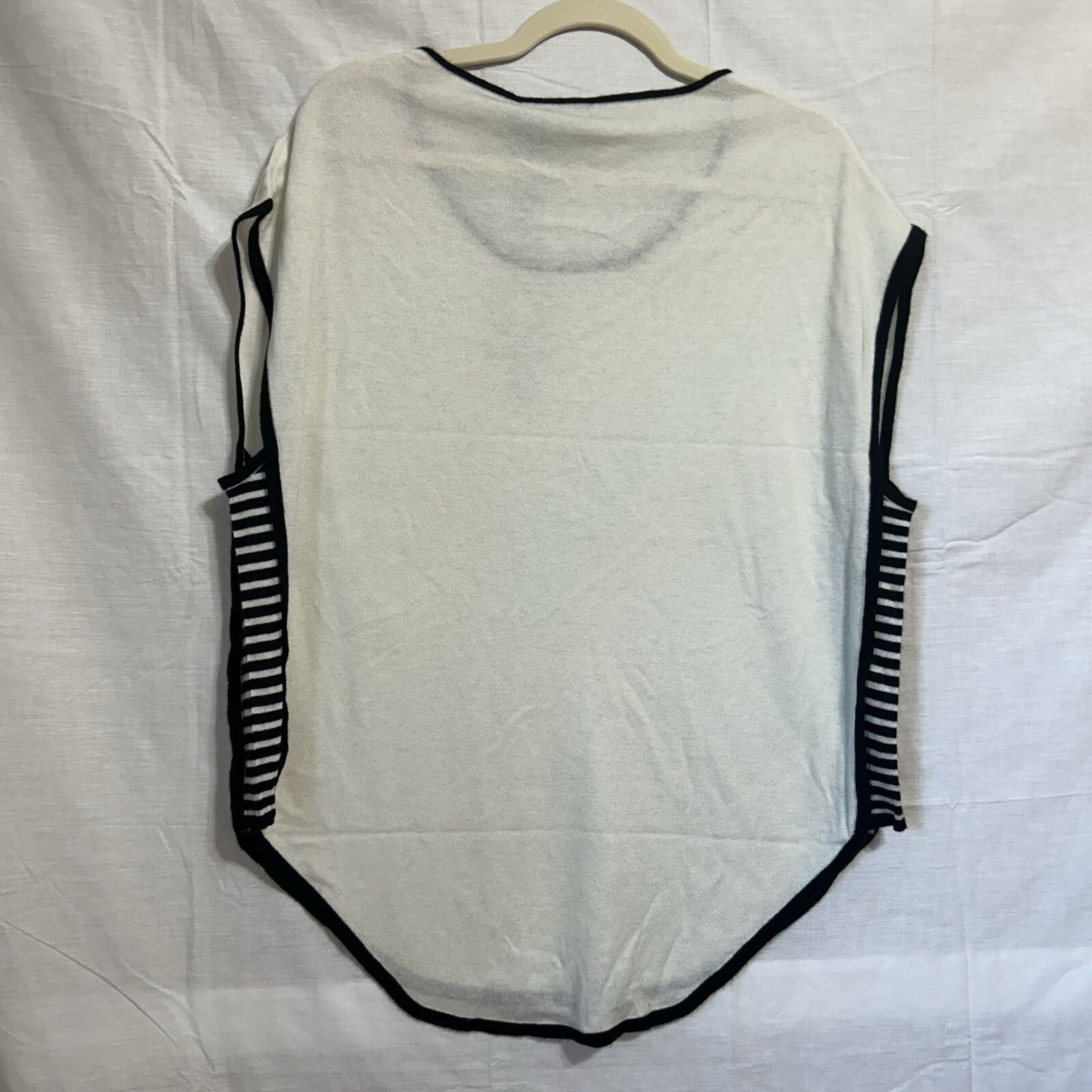 In Cashmere Whisper White Top Cap Sleeve New Size Large Black Stripe Sweater