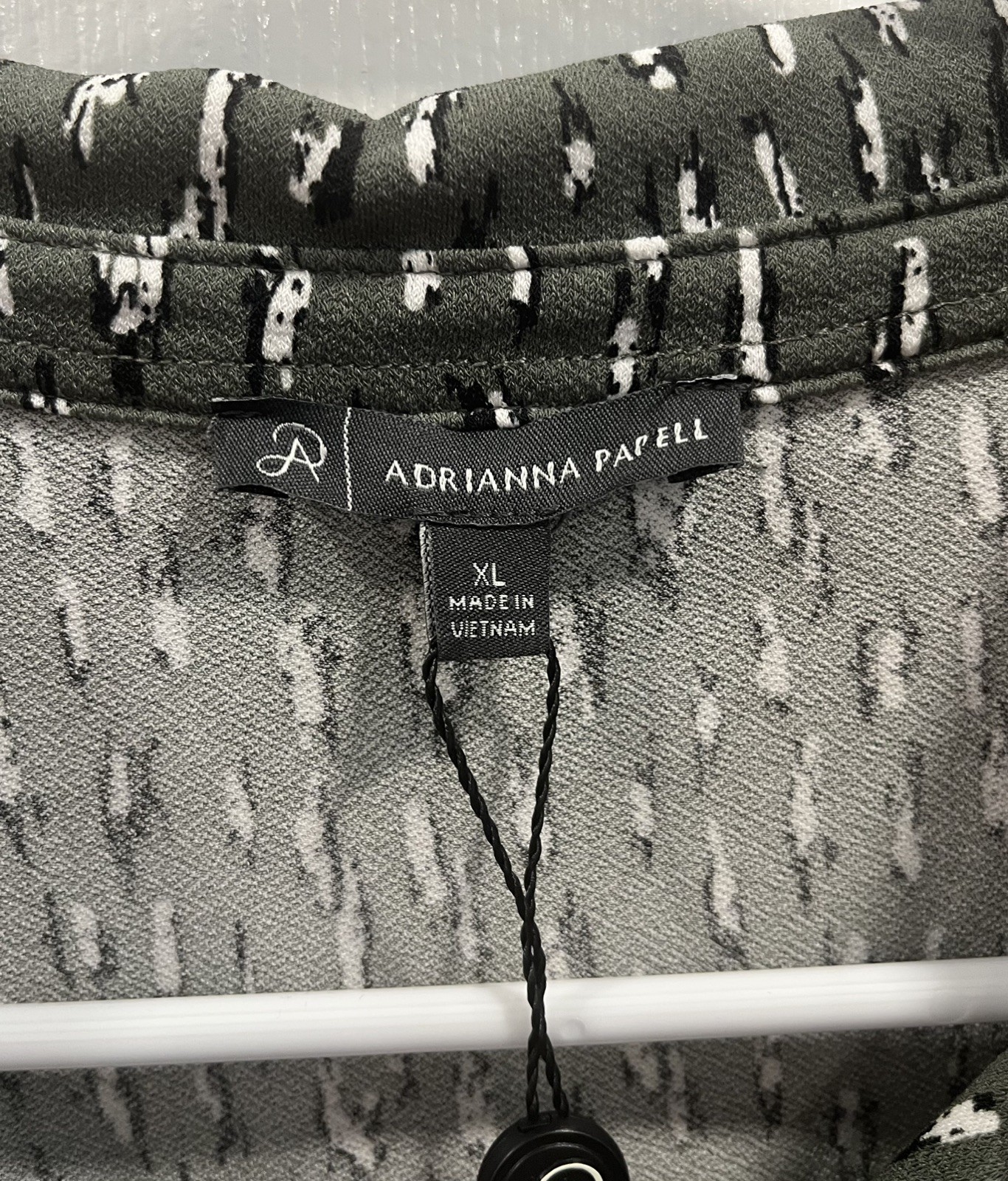 Adrianna Papell NWT XL Black Ivory Green Printed Blouse Sheer Collared