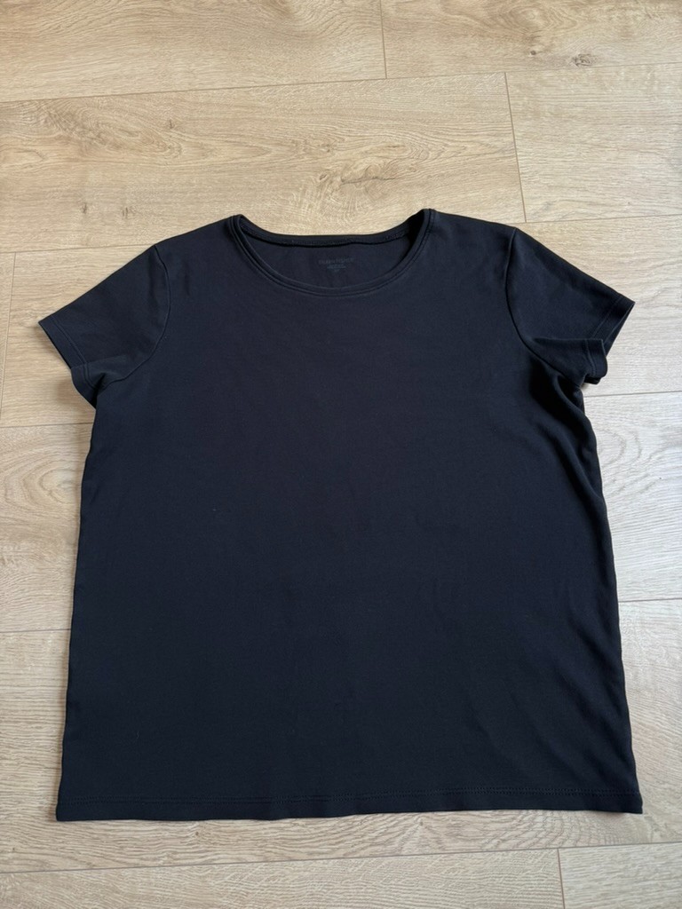 EUC Eileen Fisher short sleeve 100% organic cotton t-shirt black size SP