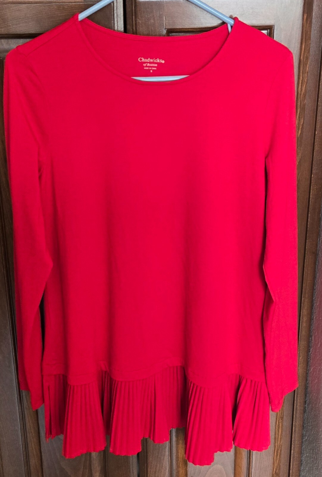 EUC – Chadwicks of Boston (S) Long Sleeve Cherry Red Top – Bottom Pleats, CUTE