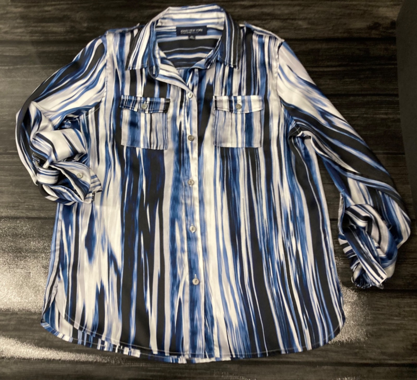 Jones New York Signature Button Down Shirt – Petite Medium