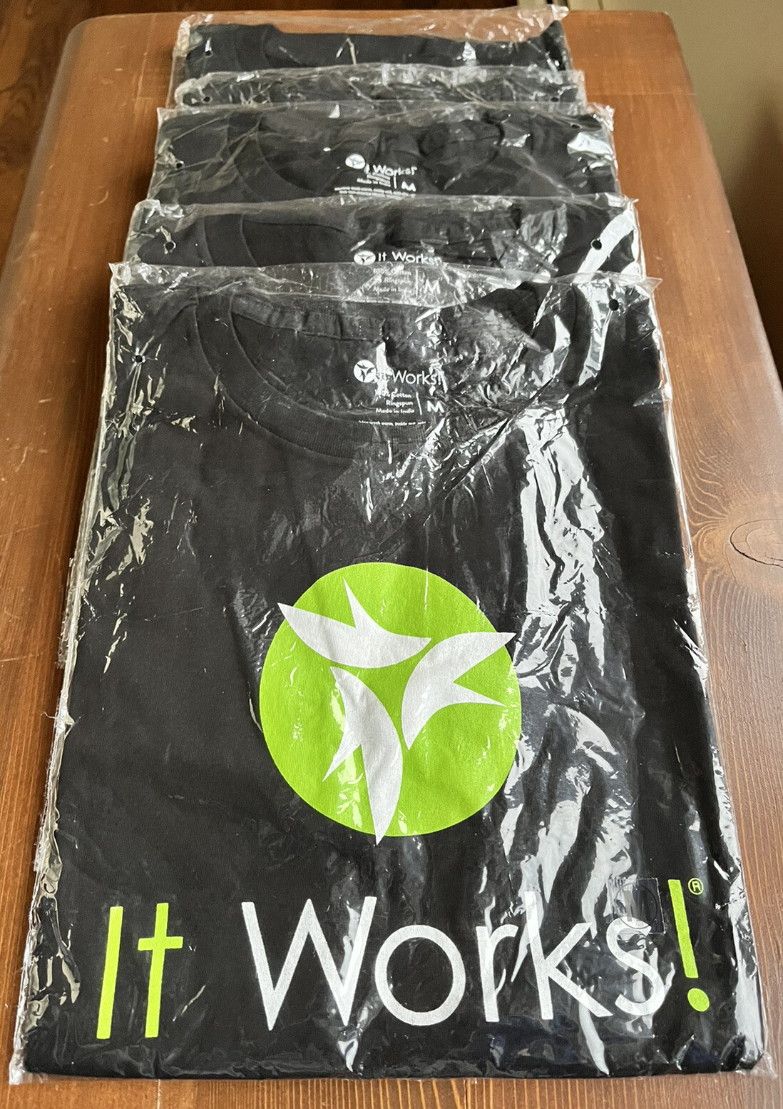 🛑👀 It Works! Unisex M Short Sleeve Black Green Logo Classic T-Shirt Medium New