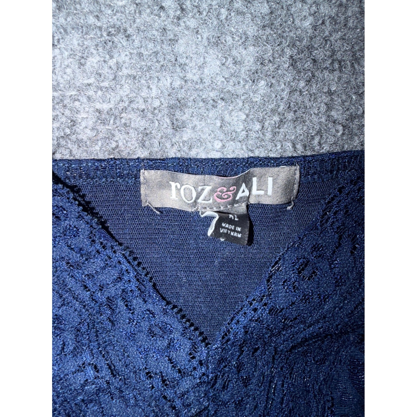 Roz & Ali Navy Blue Floral Lace Sleeveless V-Neck Lined Camisole Top Womens XL