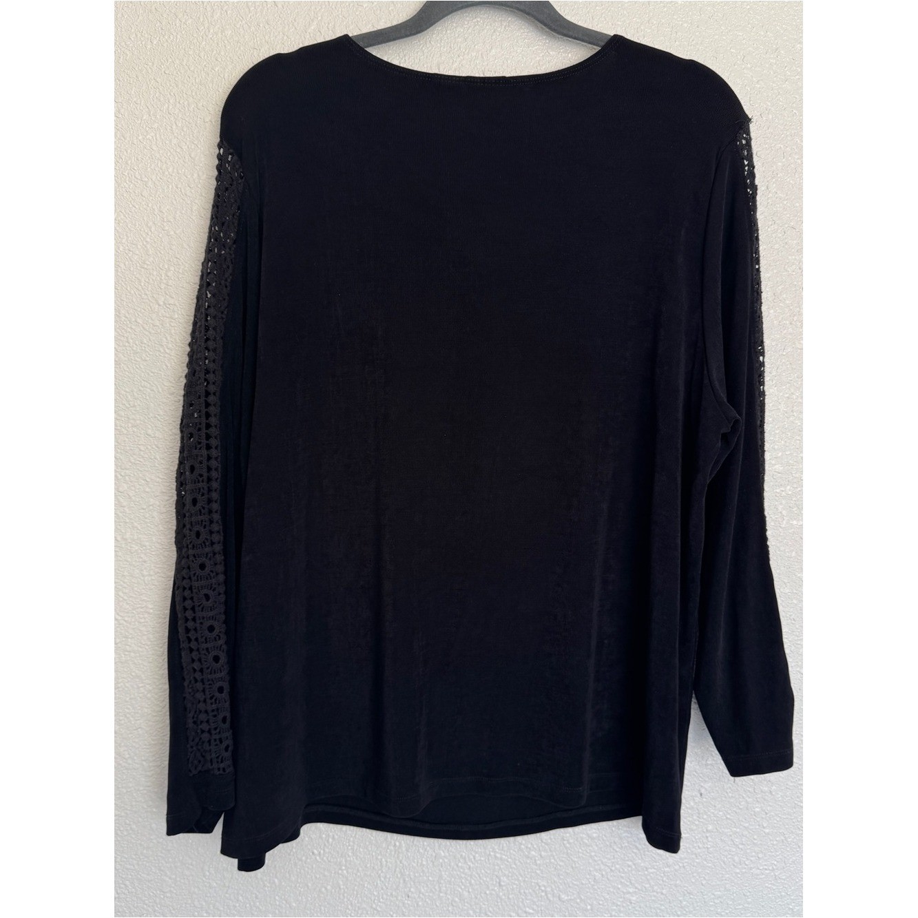 Chicos Travelers Size 4 US 20/22 Black Slinky Top Crochet 3/4 Sleeve Detail