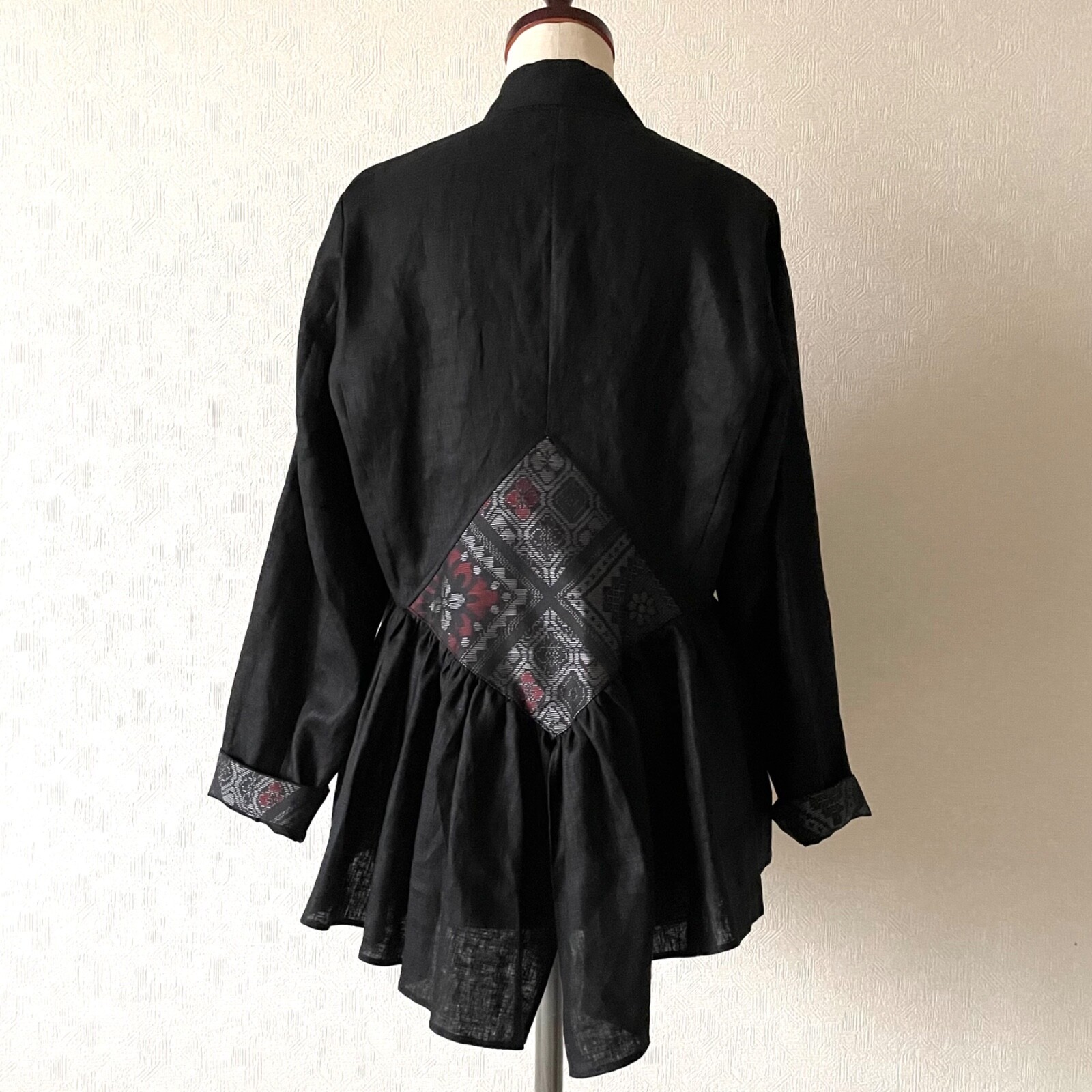 Oshima Tsumugi Kimono Fabric x Black Linen Top – Made in Japan