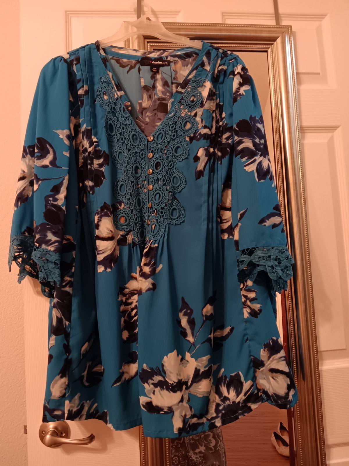 DENIM 24/7 GORGEOUS BLOUSE SIZE 30W CARIBBEAN BLUE SILVER BUTTONS CROCHET TRIM