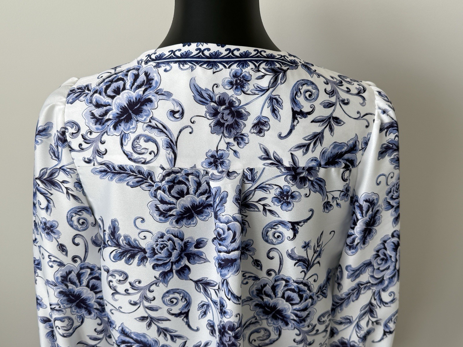 Alex Marie Wren Blue Scroll Button Front Blouse Women’s S NWOT Feminine Classic