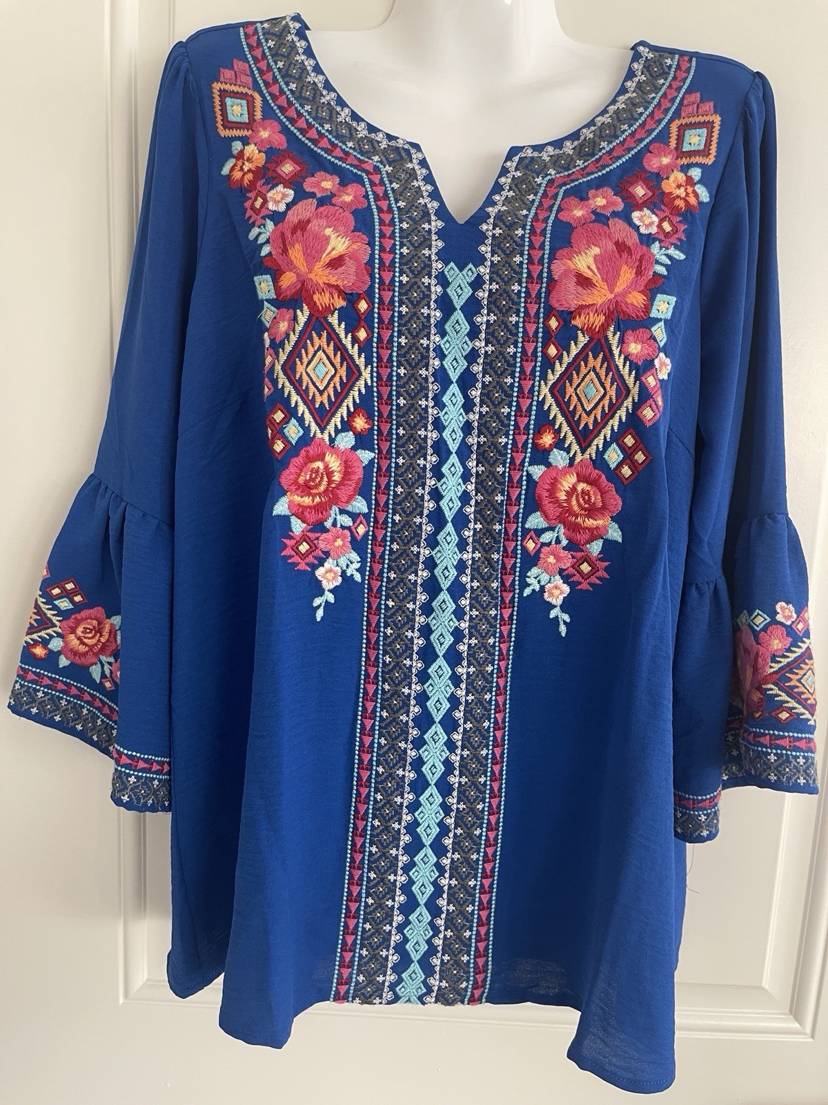 SAVANNA JANE Blue Multicolor Floral Embroidery V-Neck Bell Sleeve Tunic- L (NWT)