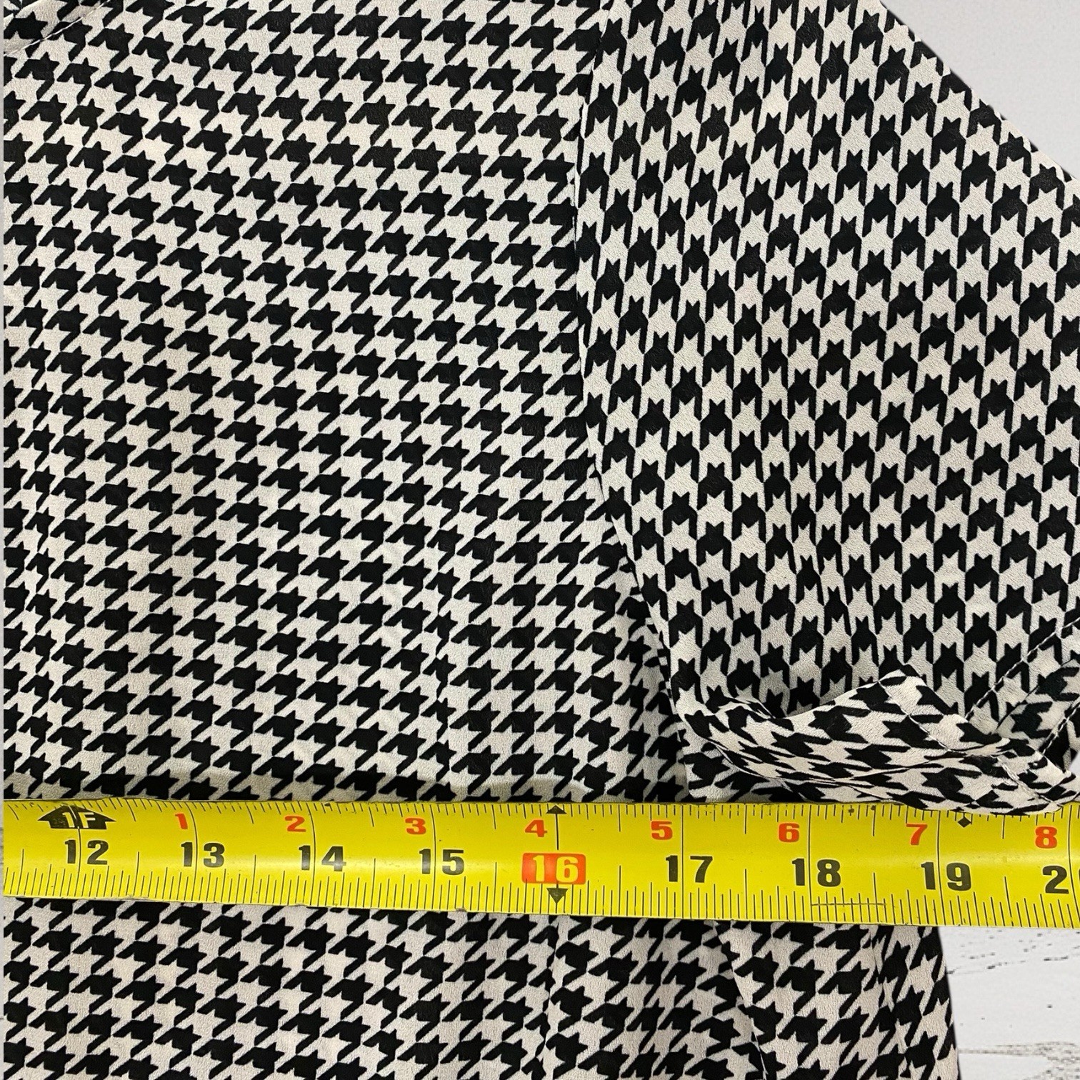 Banana Republic Houndstooth Twist Front Top Size Medium Summer Preppy Chic