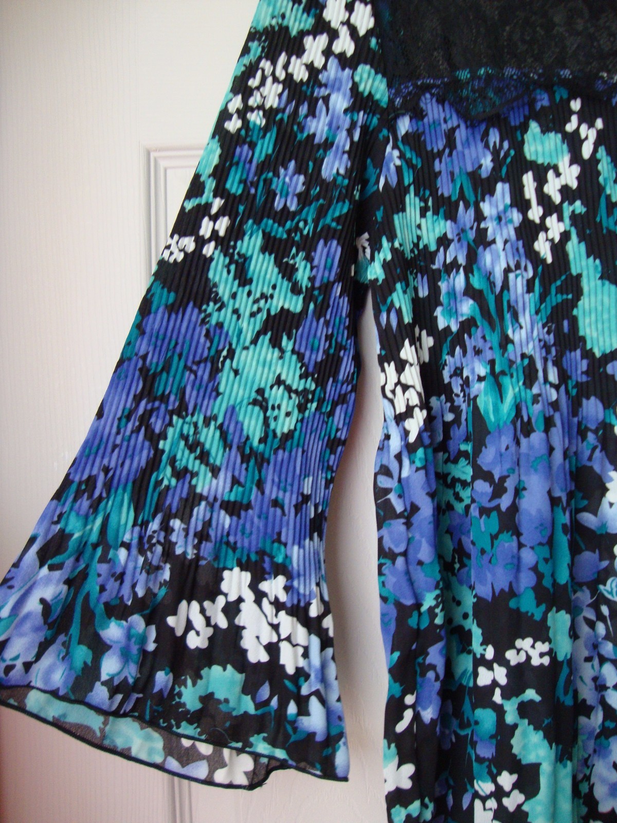 New Nicola Women’s Accordion Floral Blouse Multi Color Size L
