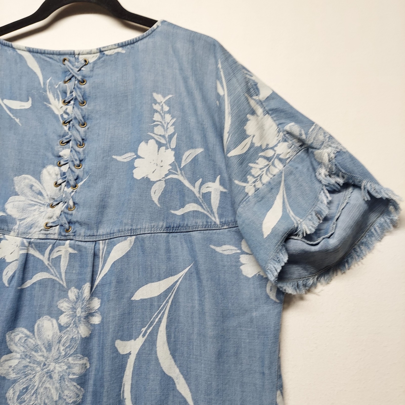 Women’s True Luxe Jeans Blouse Top Criss-Cross Back Design Frayed-Hem Blue Sz Lg