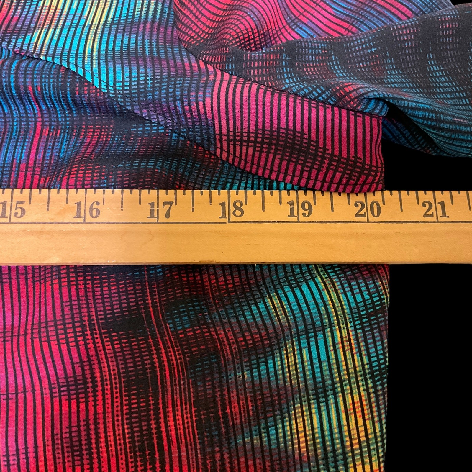Bold Elements Woman’s Multi Color Polyester Blouse Size Med With Gold Color Bar
