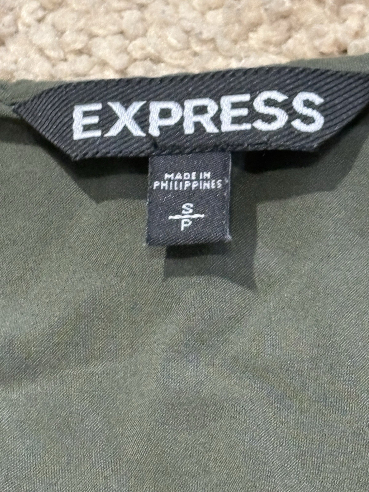 Express Womens Shirt Size Small Green Keyhole Flowy Classic Casual Comfort