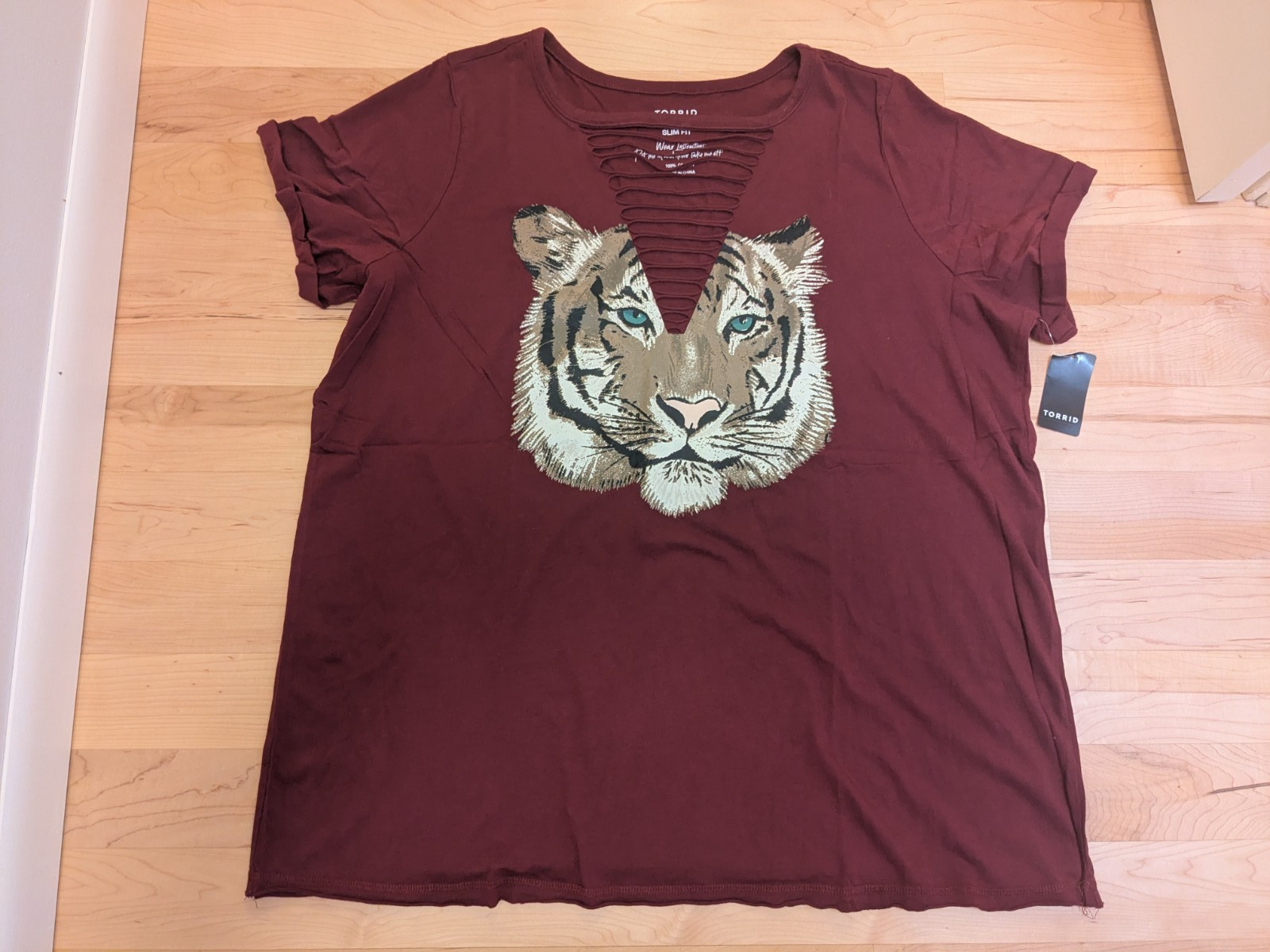 3 Torrid Wine Tiger Slash V Neck Cotton Short Cuffed Sleeve Top Tee Shirt 22 24