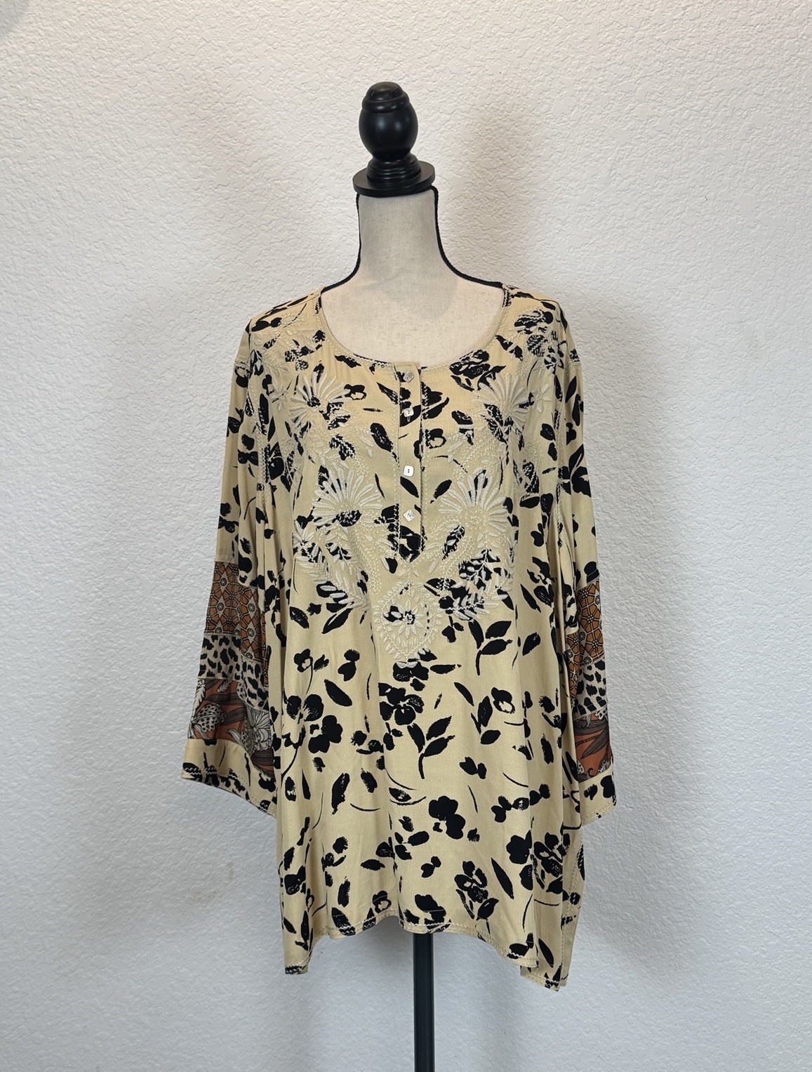John Mark Women’s 3X Tunic Embroidered Floral Print 3/4 Sleeve Blouse Top NWT