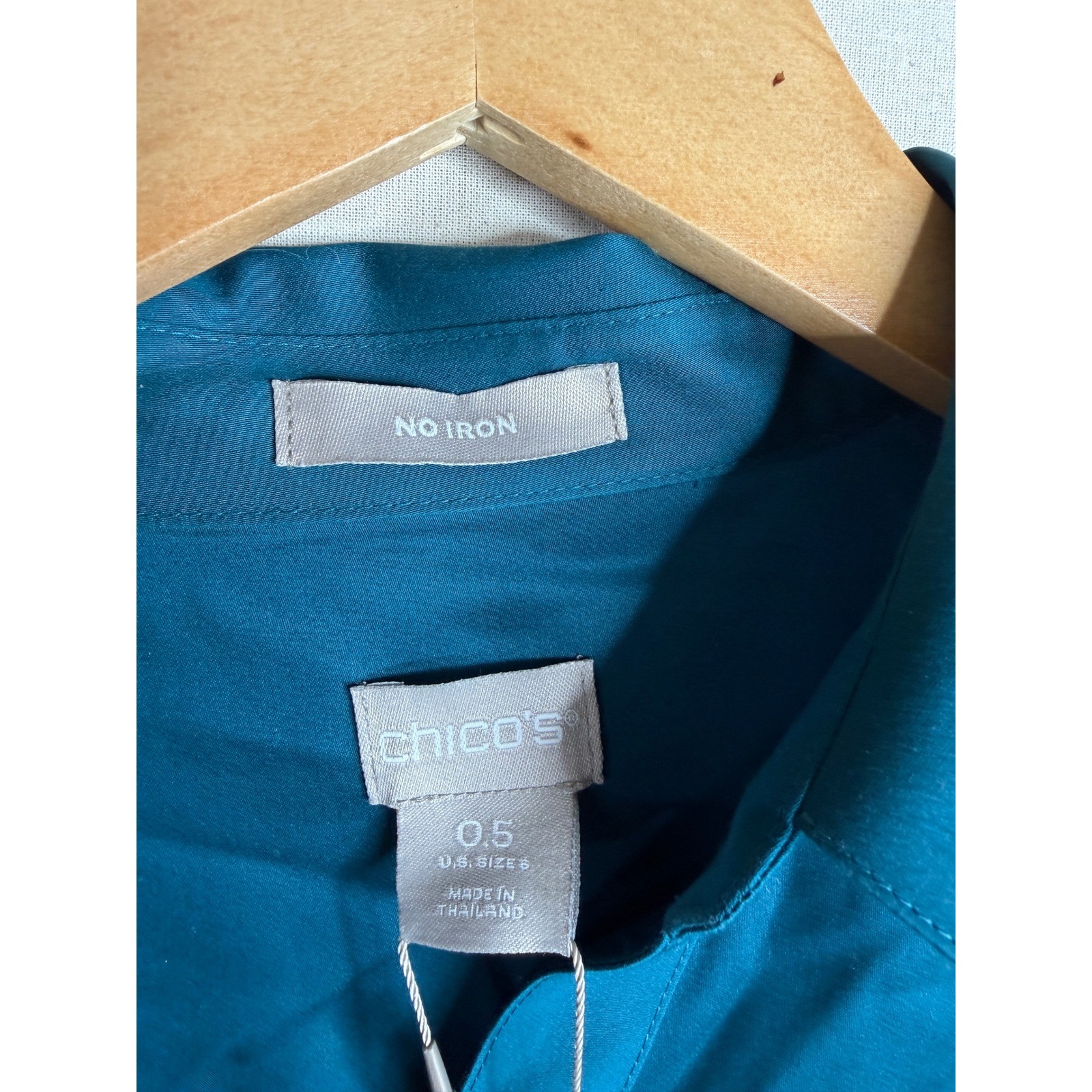 New Chico’s Non Iron Sateen Caroline Button Up Shirt Size 0.5 / US Size XS Teal