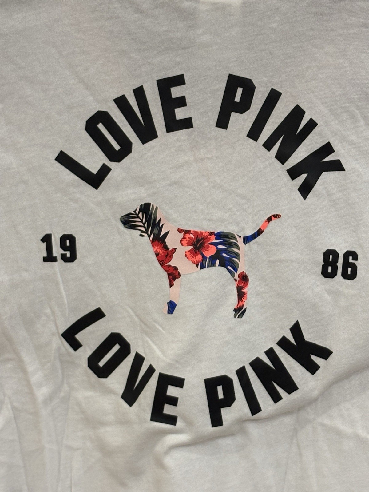 VICTORIAS SECRET PINK TROPICAL FLORAL”LOVE PINK””1986″DOG VNECK TEESHIRT