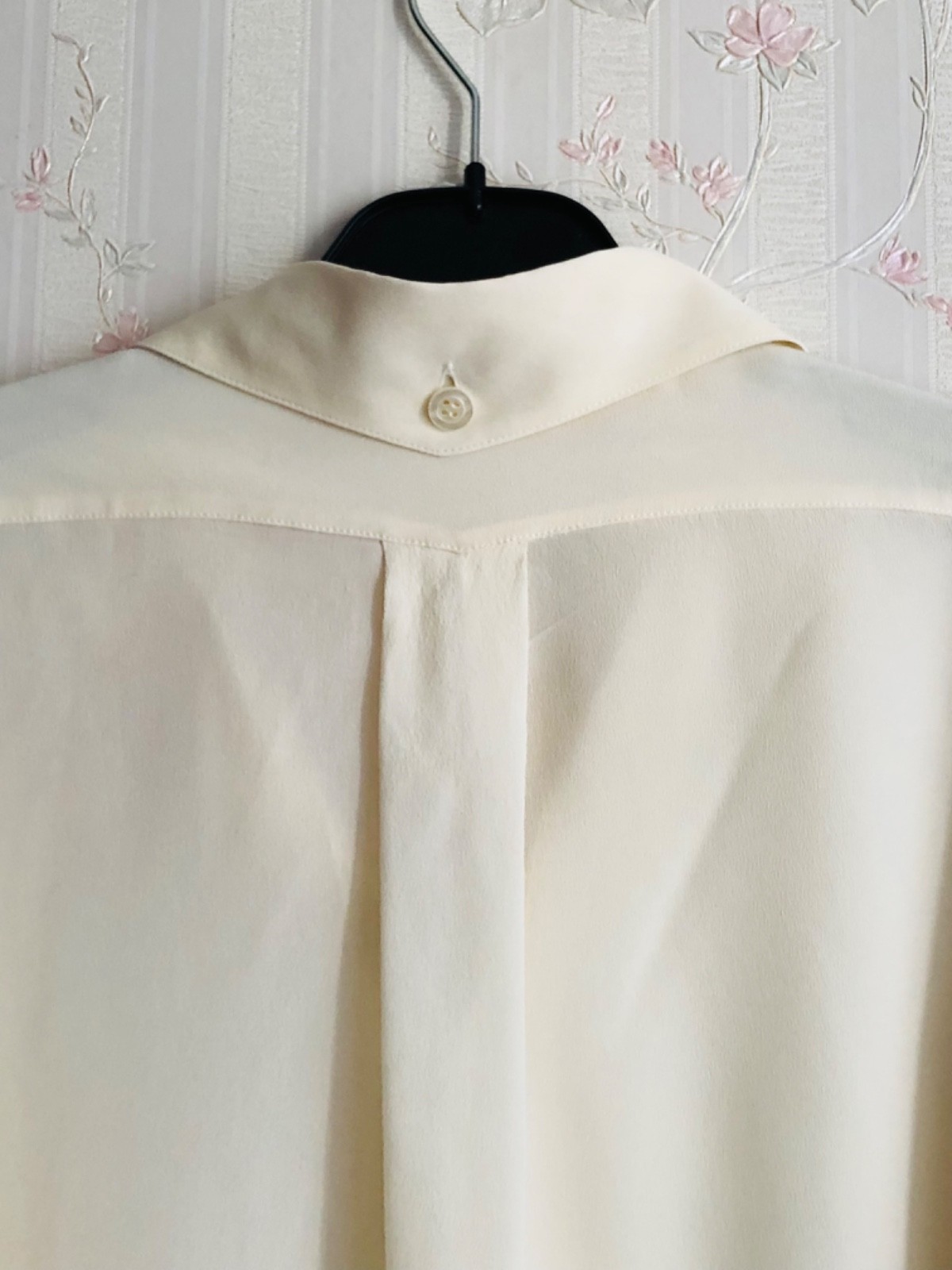 Vintage women’s Emporio Armani 100% silk shirt blouse