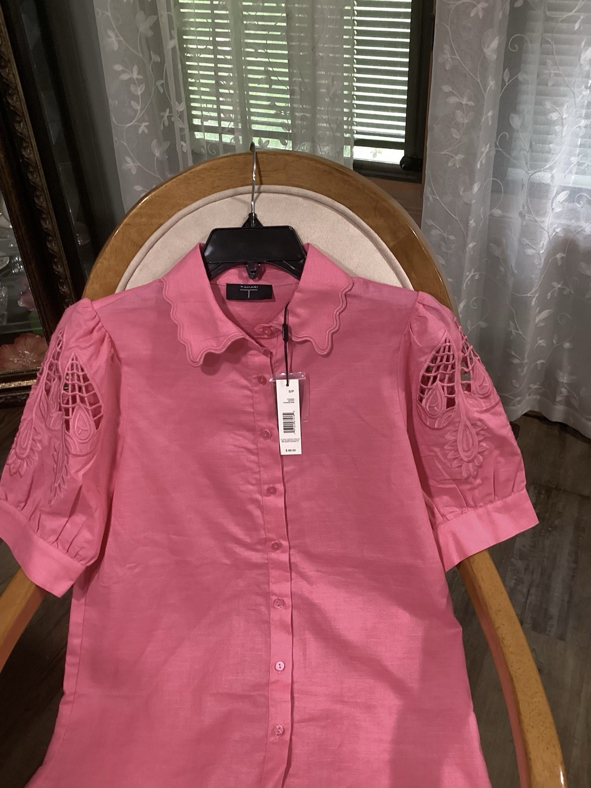 T Tahari Pink Embroidered Blouse Sz S **Beautiful* NWTGS