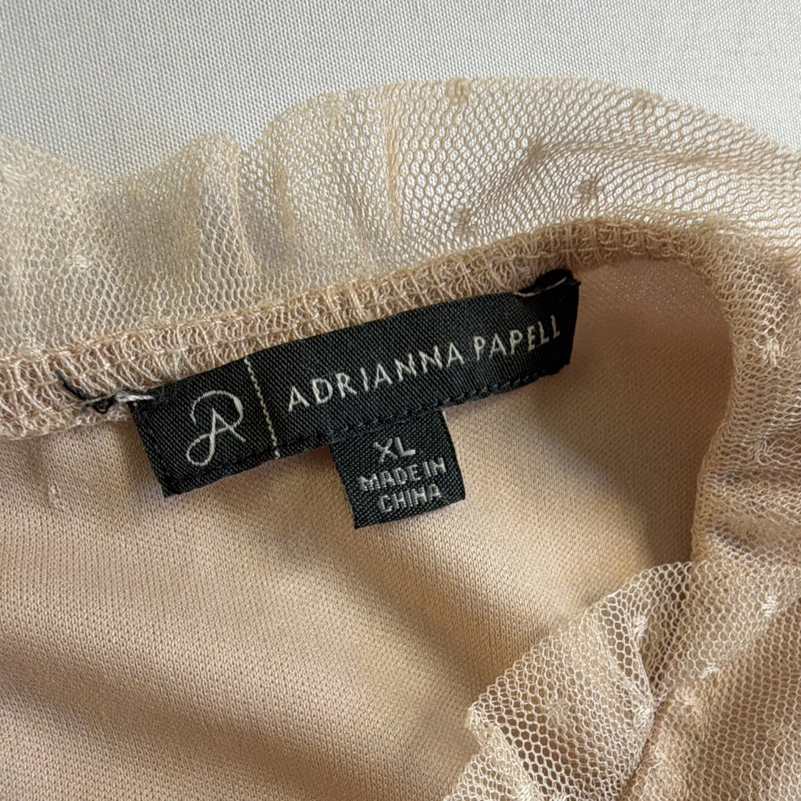 Adrianna Papell Top M Tank Pink Keyhole Button Textured Blouse Dot Ruffle Preppy