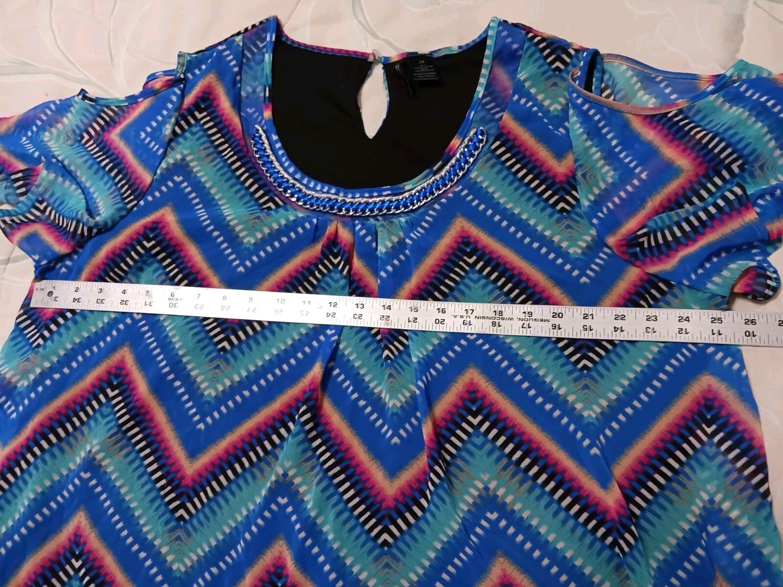 NEW DIRECTIONS*Blue Pink Black Chevron Top*Size 3X*Ribbon Trim*Round nk*Shortslv