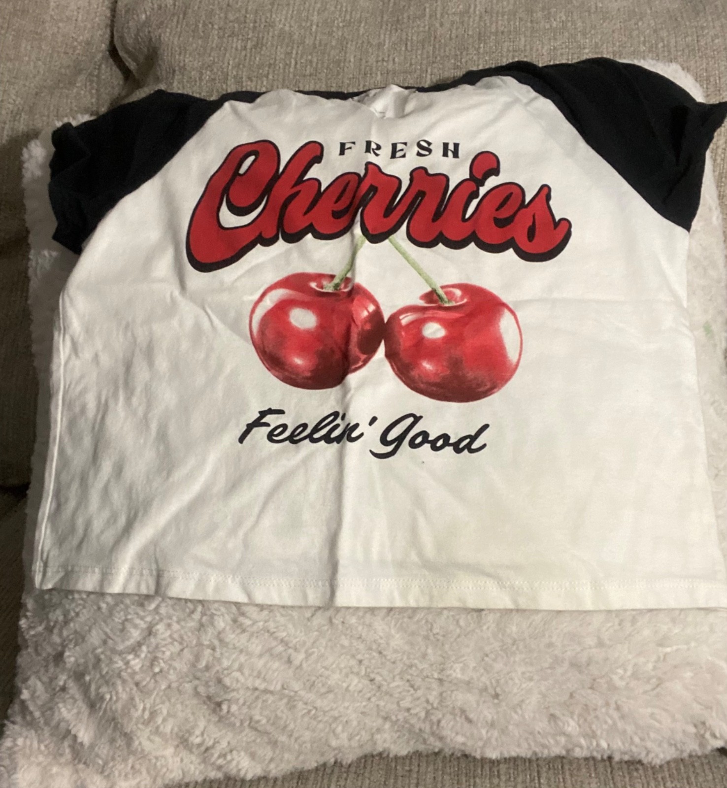 Women’s Hybrid apparel “Fresh Cherries” top size M Preowned good condition
