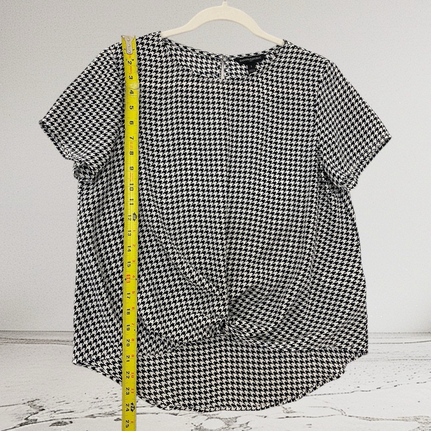Banana Republic Houndstooth Twist Front Top Size Medium Summer Preppy Chic