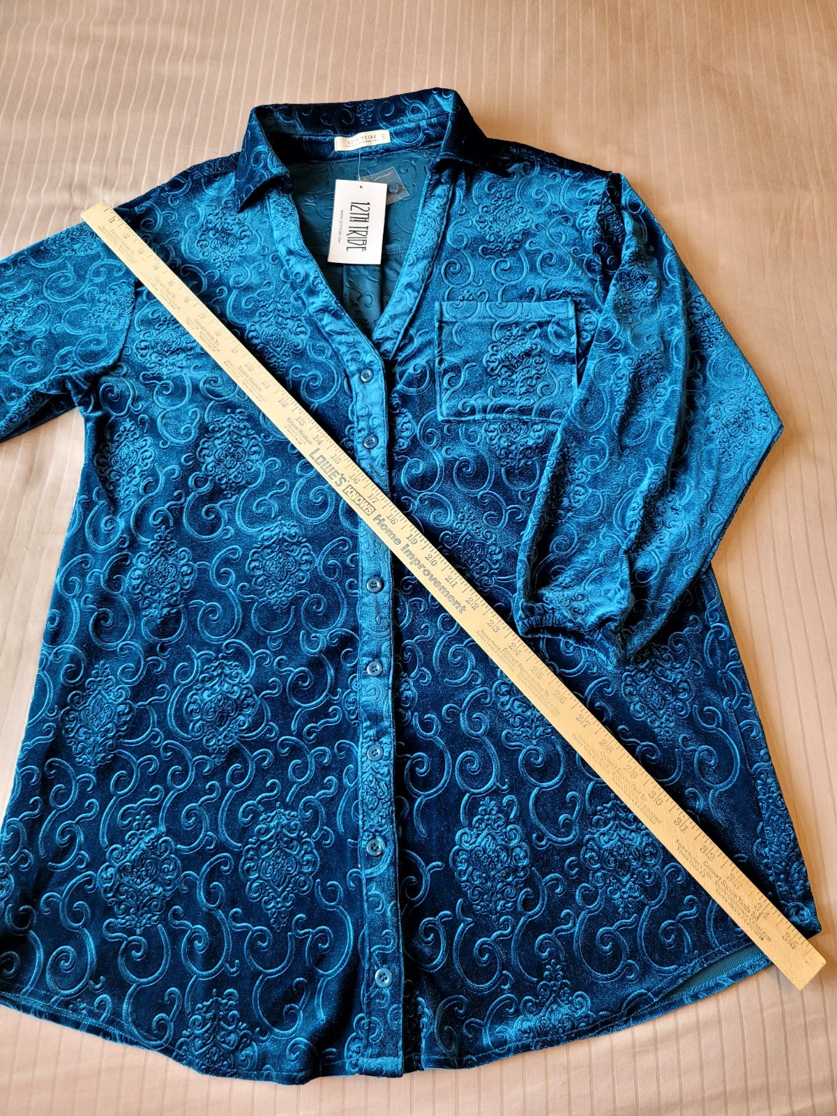 12th Tribe Women’s Blue Velvet Paisley Collared Button-Up Size Small