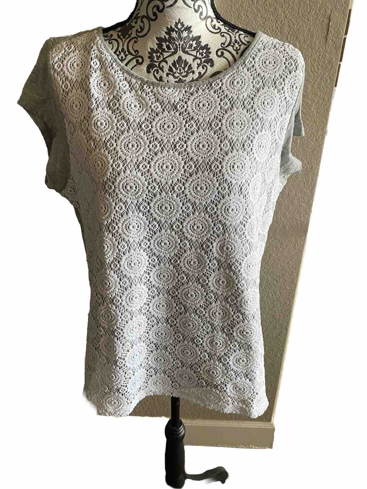 Liz Claiborne Petite XL Blouse PXL Top Gray White Crochet Front Shirt Cap Sleeve