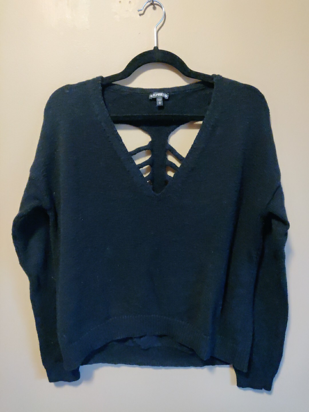 Express women’s M pullover sweater black long sleeve v-neck unique in back