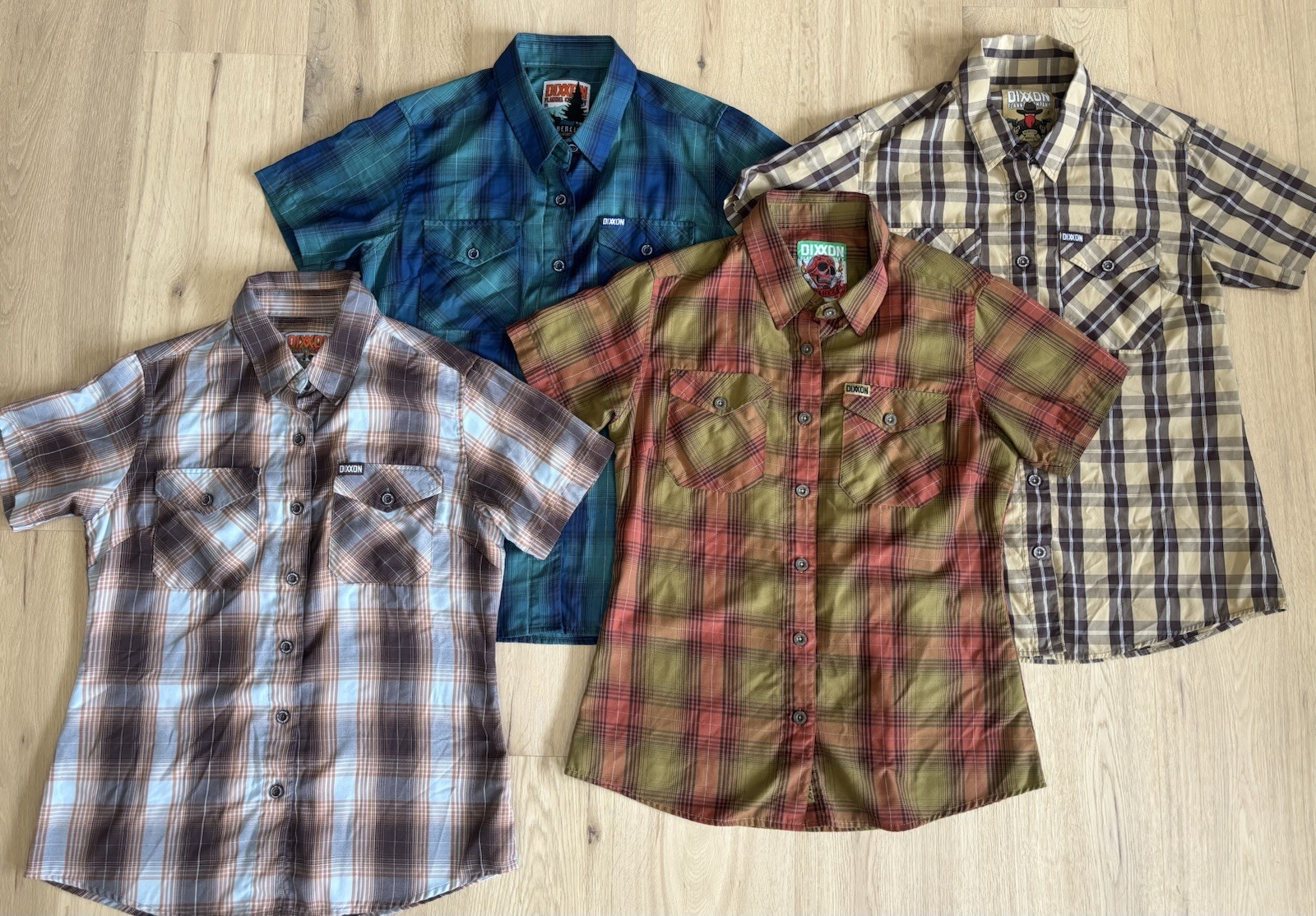 Lot Of 4 Short Sleeved Women’s Dixxon Button Up Shirts Bamboo And Polyester