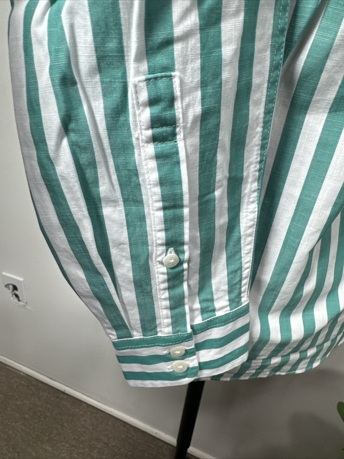 UNTUCKit Button Down Shirts Cole Green & White Stripes Blouse Women’s Size 4