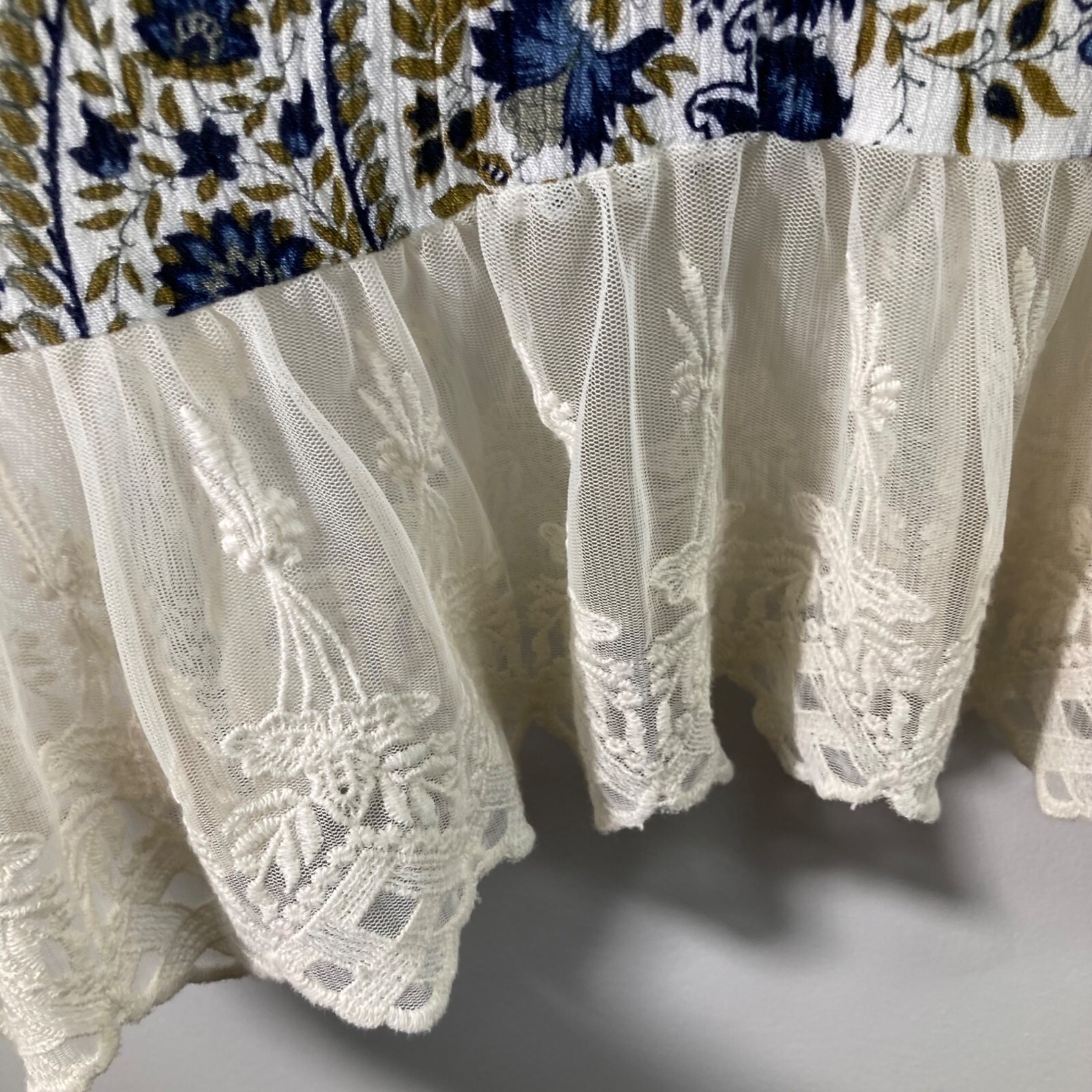 Womens Umgee Floral Paisley Tunic Top Lace Peplum M Blue Cream