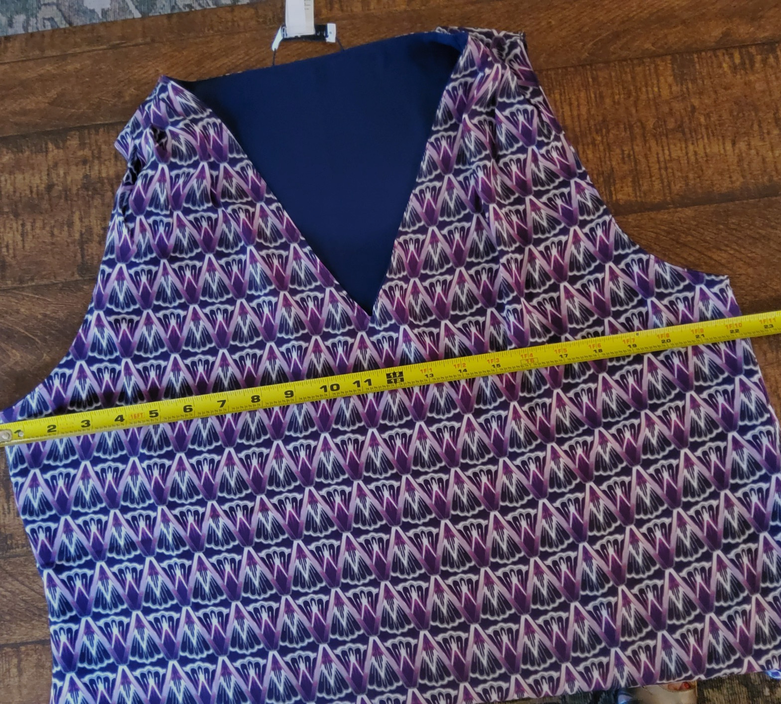 WHITE HOUSE BLACK MARKET CHEVRON REVERSIBLE TANK/TOP-LARGE-PURPLE/DARK BLUE-*NEW