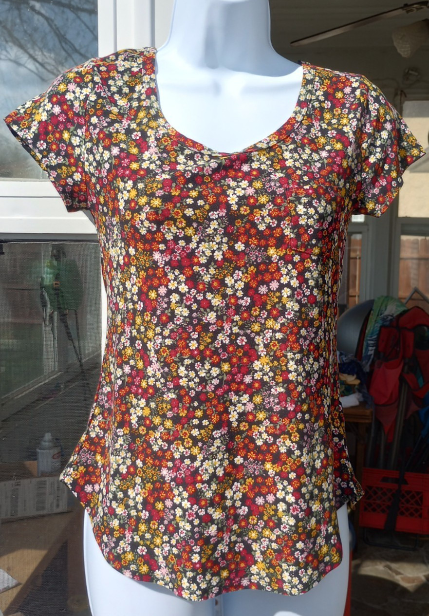 No Boundaries Red Flower Floral Pattern Women’s small or youth Large 11-13
