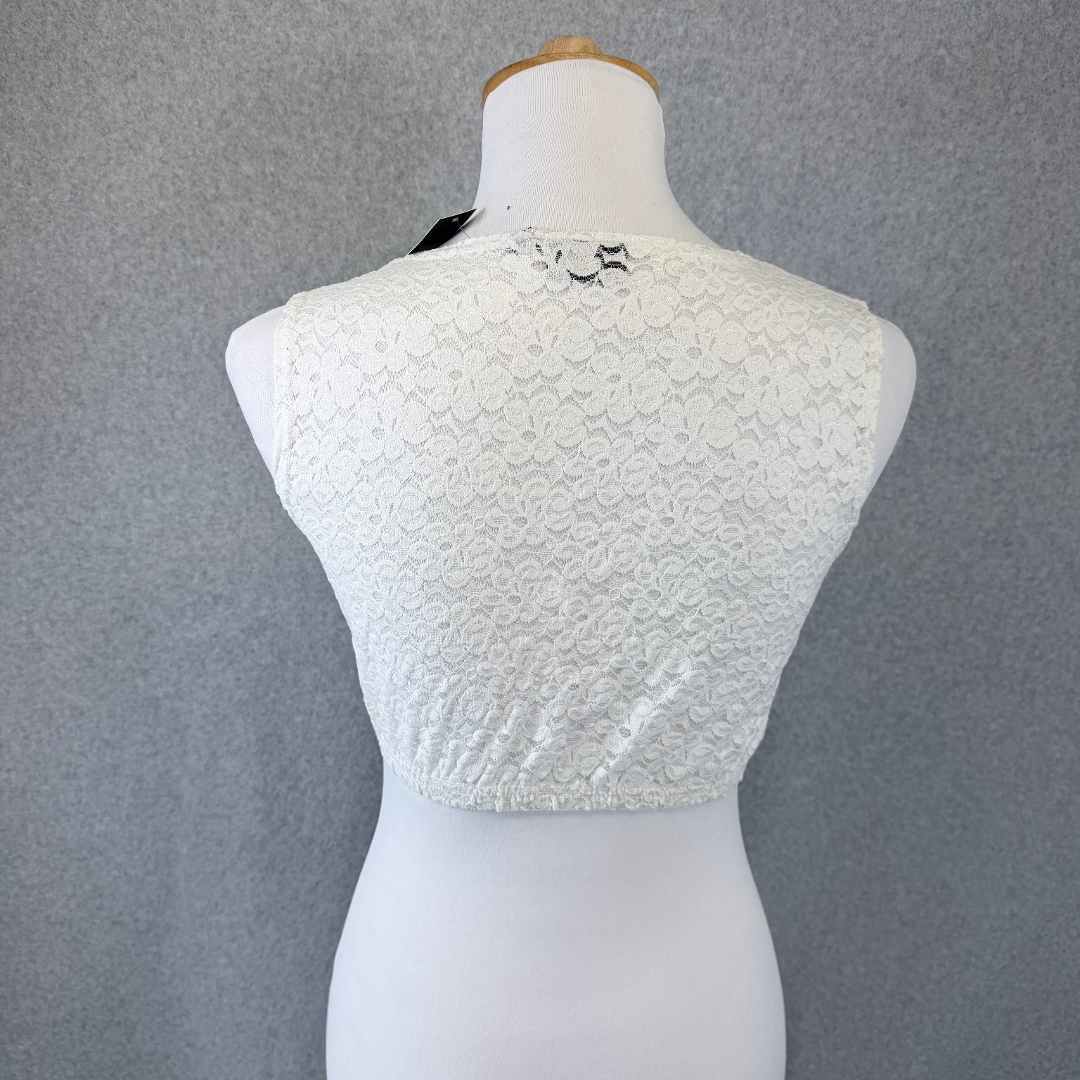 Mod-est T Women’s XS/S Ivory Floral Lace Cropped Modesty Layering Top NWT