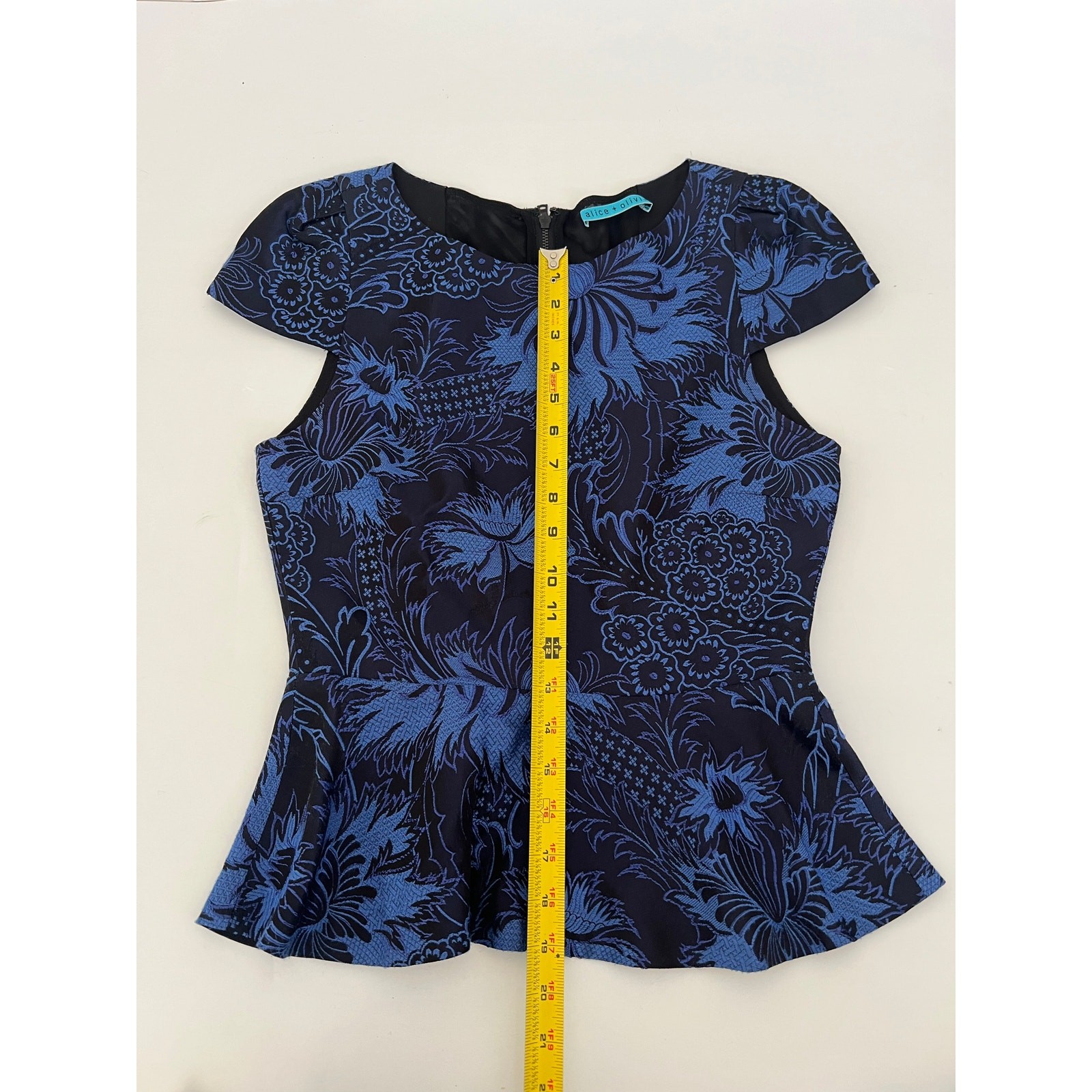 READ Alice + Olivia Blue Bateau Neckline Short Sleeve Blouse Size XS/S