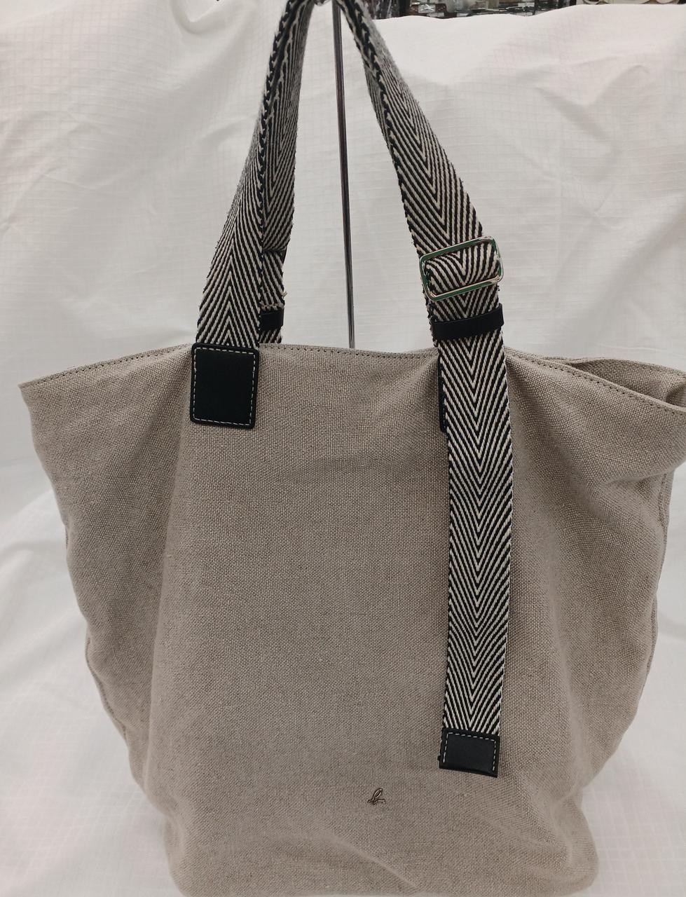 Agnes B Linen Tote Bag 33cm x 38cm with Inner & Back Pockets Preowned (Ages 14+)