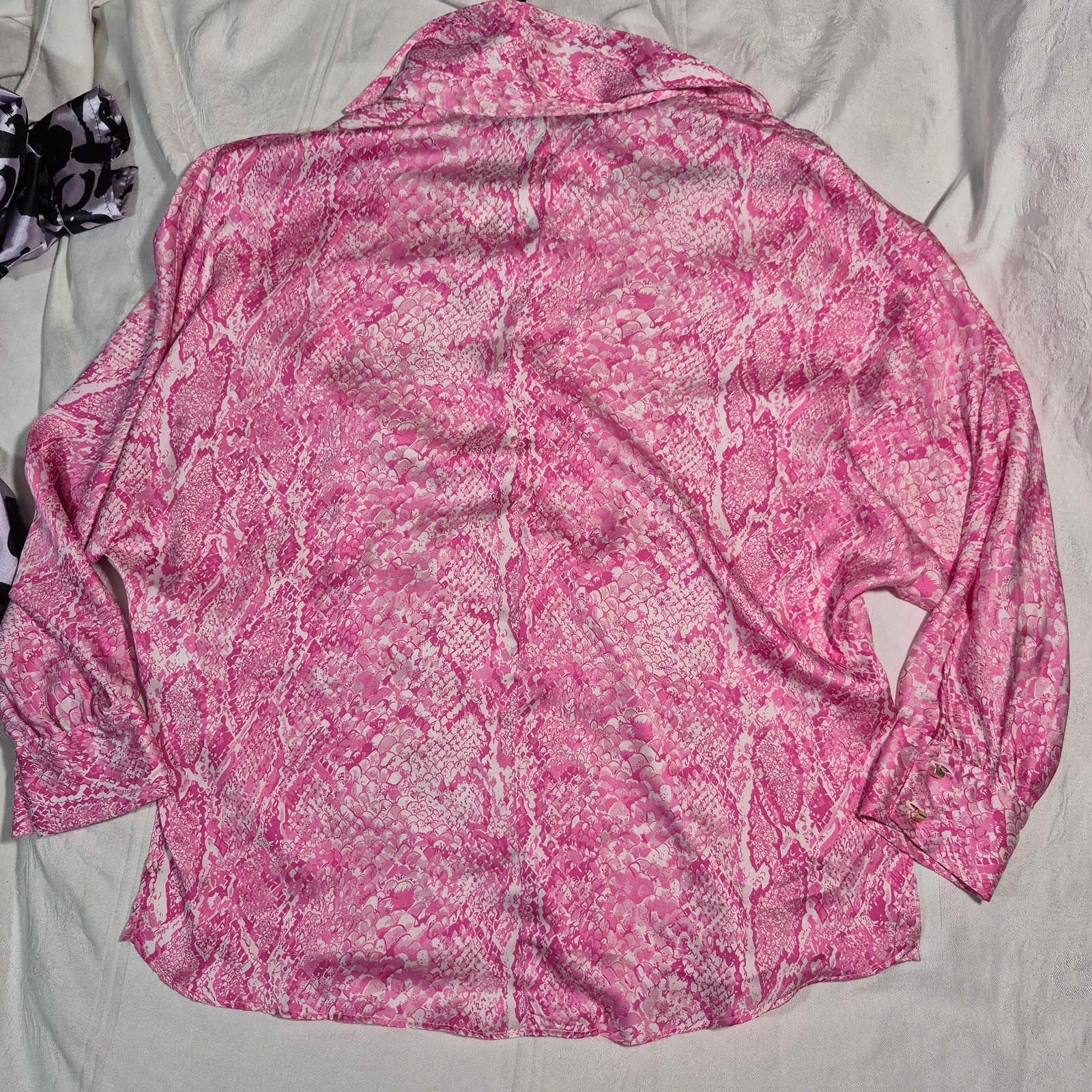 NWT ZARA PINK SNAKE BUTTON UP BLOUSE LONG SLEEVE GOLD TONE CUFF BUTTONS SMALL