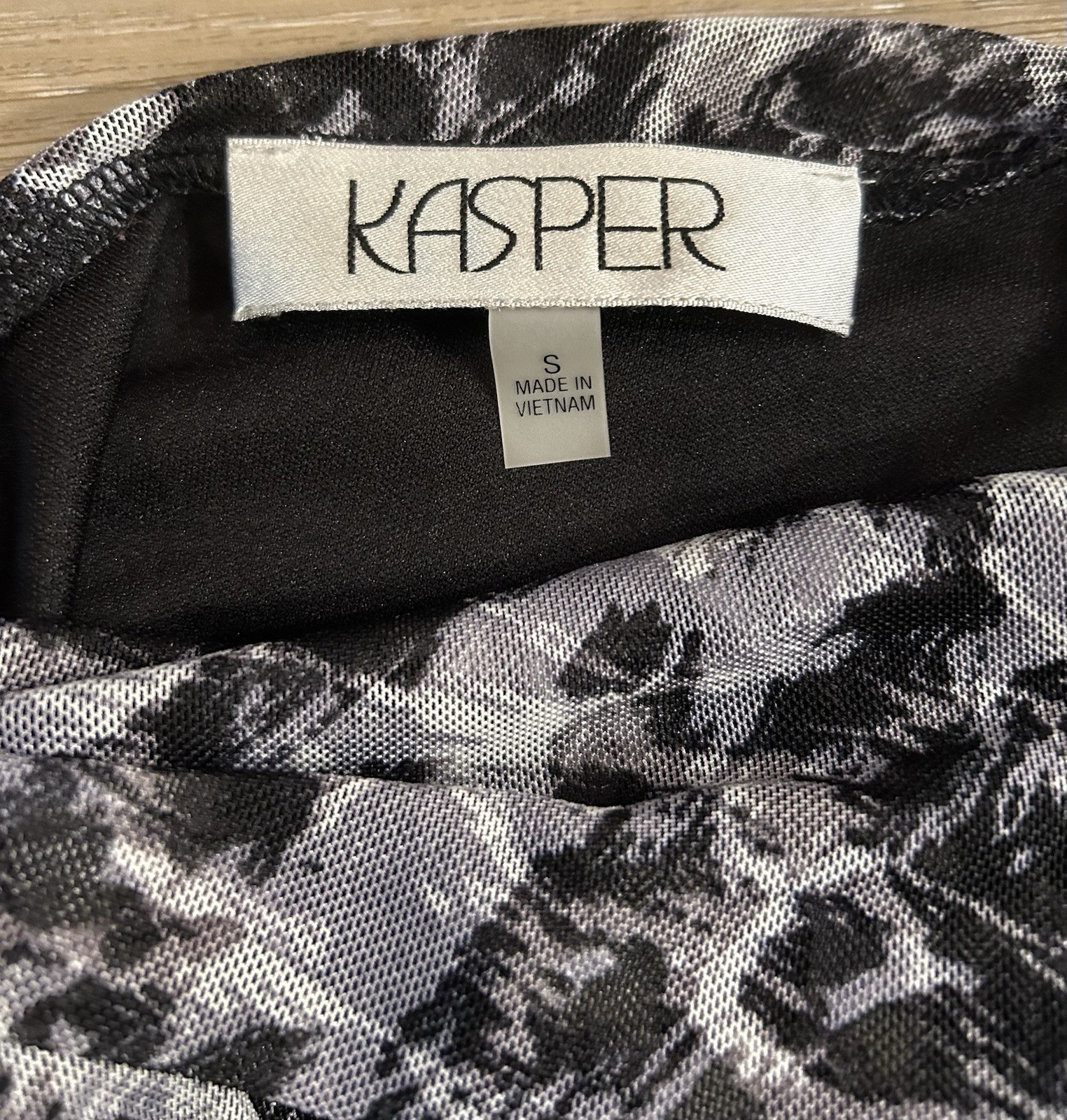 Kasper Womens Small Black Gray Abstract Print Long Sleeve Mock Neck Stretch Top