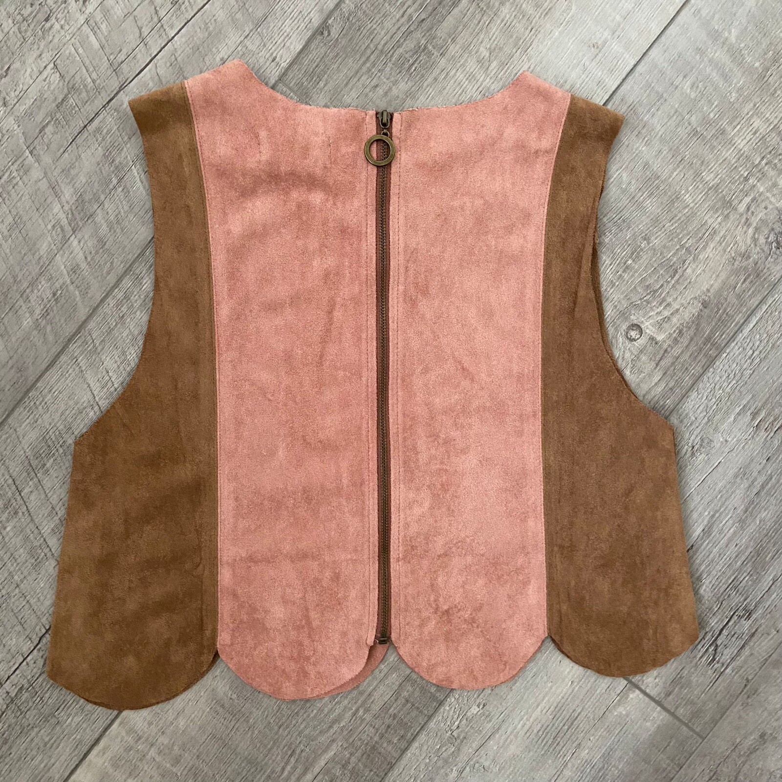 Cotton Candy Brand Sleeveless Top Back Zipper Scallop Hem Pink And Cognac