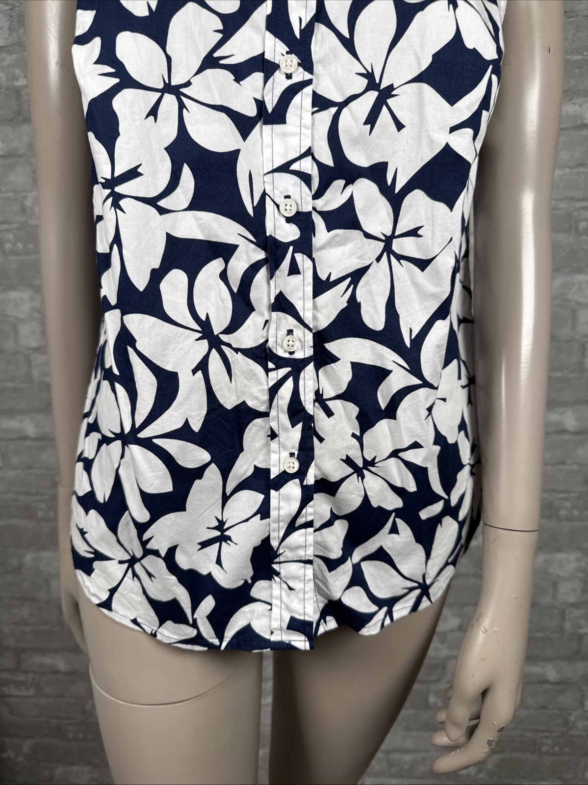 J Crew Medium Blue w/ White Flower Sleeveless Button Up Tank 98% Cotton