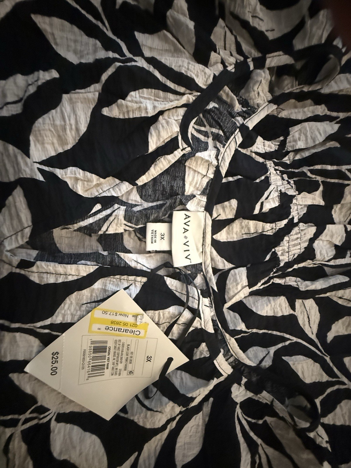 Ava & Viv Women’s Plus 3X Black White Floral Ruffle Round Neck Flutter Blouse