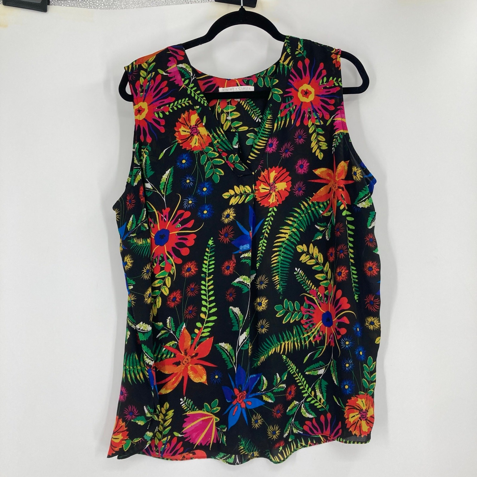 Violet & Claire Dark Tropical Print Sleeveless Light Flowy Blouse Women’s2X