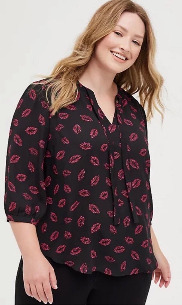 TORRID Sz 3 Georgette Bow Tie Peasant Blouse Top Kisses Lips 3X Leopard Animal
