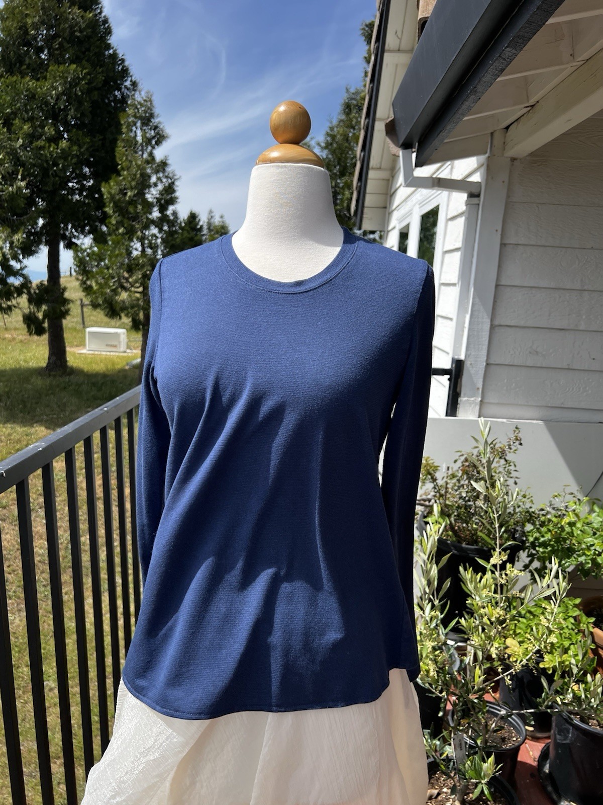 Marine Layer Micro Modal Jersey Size Small Split Back Long Sleeve Top Navy Blue