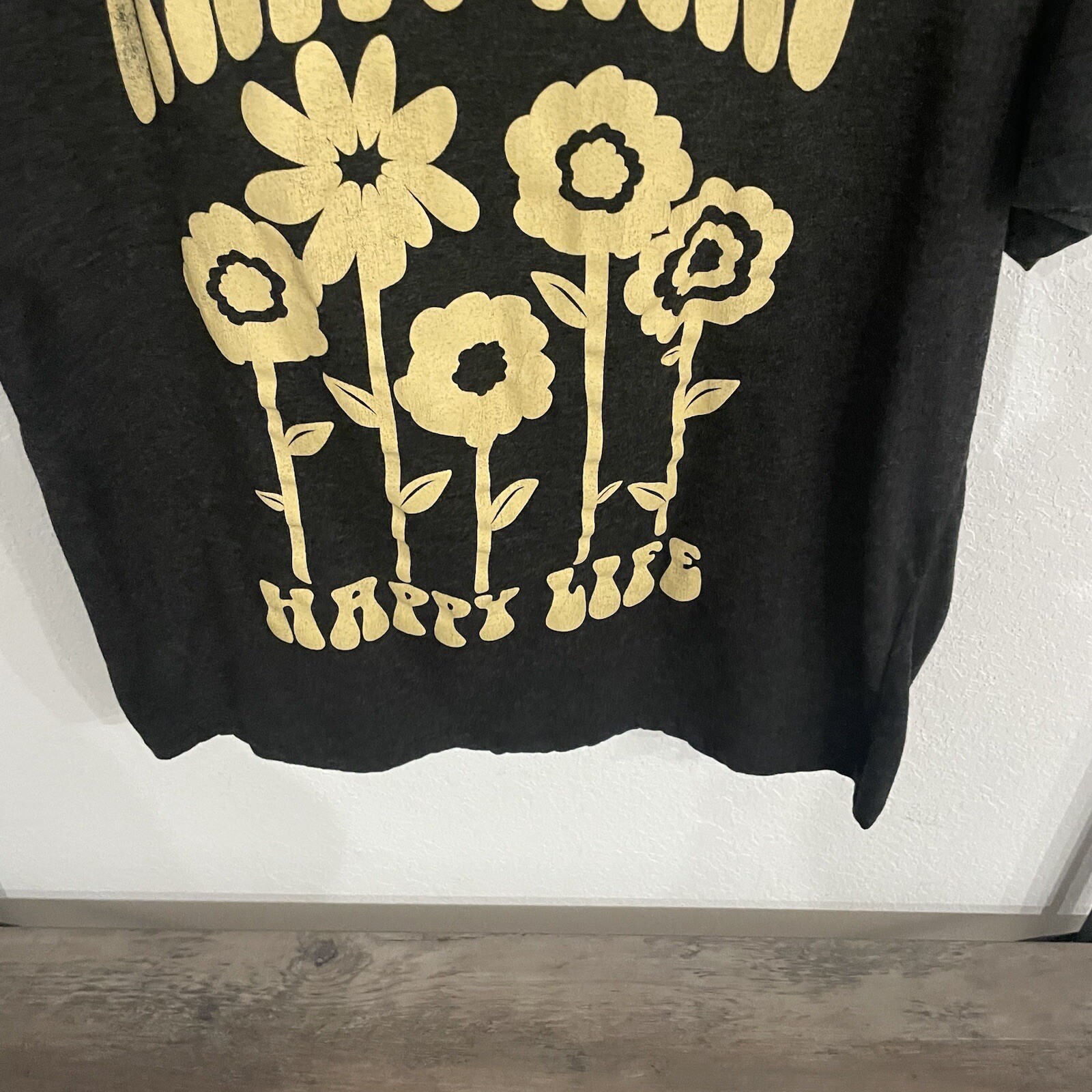 Modern Lux “Happy Mind Happy Life” Graphic Tee Women’s T-shirt Gray Size M