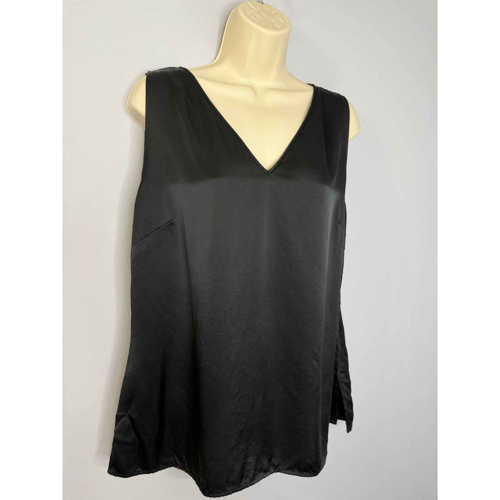 RaVella Amalfi Silk V Neck Tank Top Black Classic Casual Wardrobe Women’s L