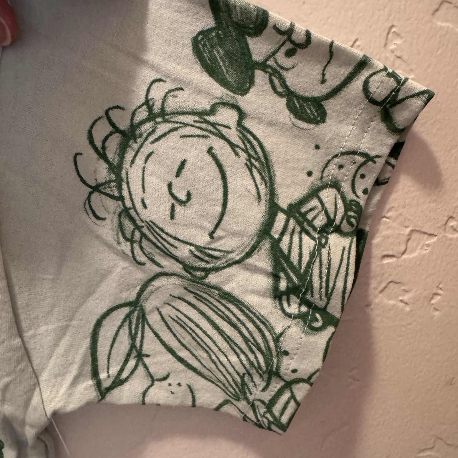 Peanuts T-Shirt Women’s Snoopy, Charlie Brown & Gang Green Embroidered Small NWT