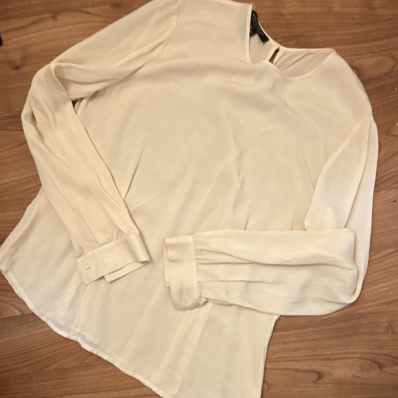Liz Claiborne Ivory Silk Chiffon Button Accent Round Neck Blouse Womens 12